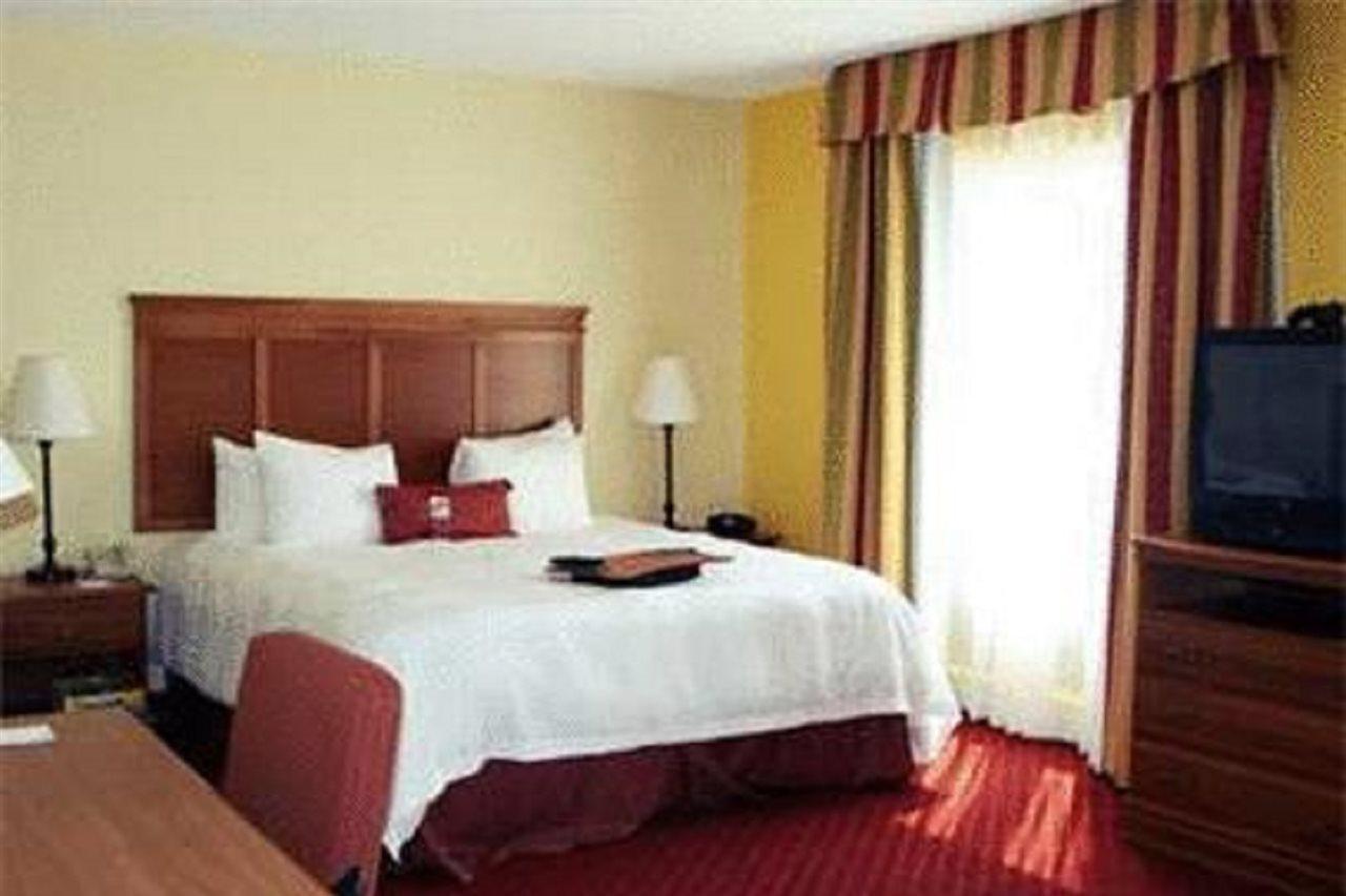 Hampton Inn & Suites Louisville East Eksteriør billede